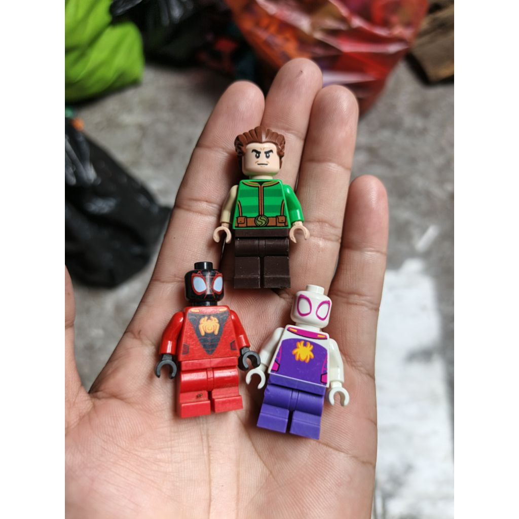 set lego minifigure spiderman miles morales, gwen stacy & sandman