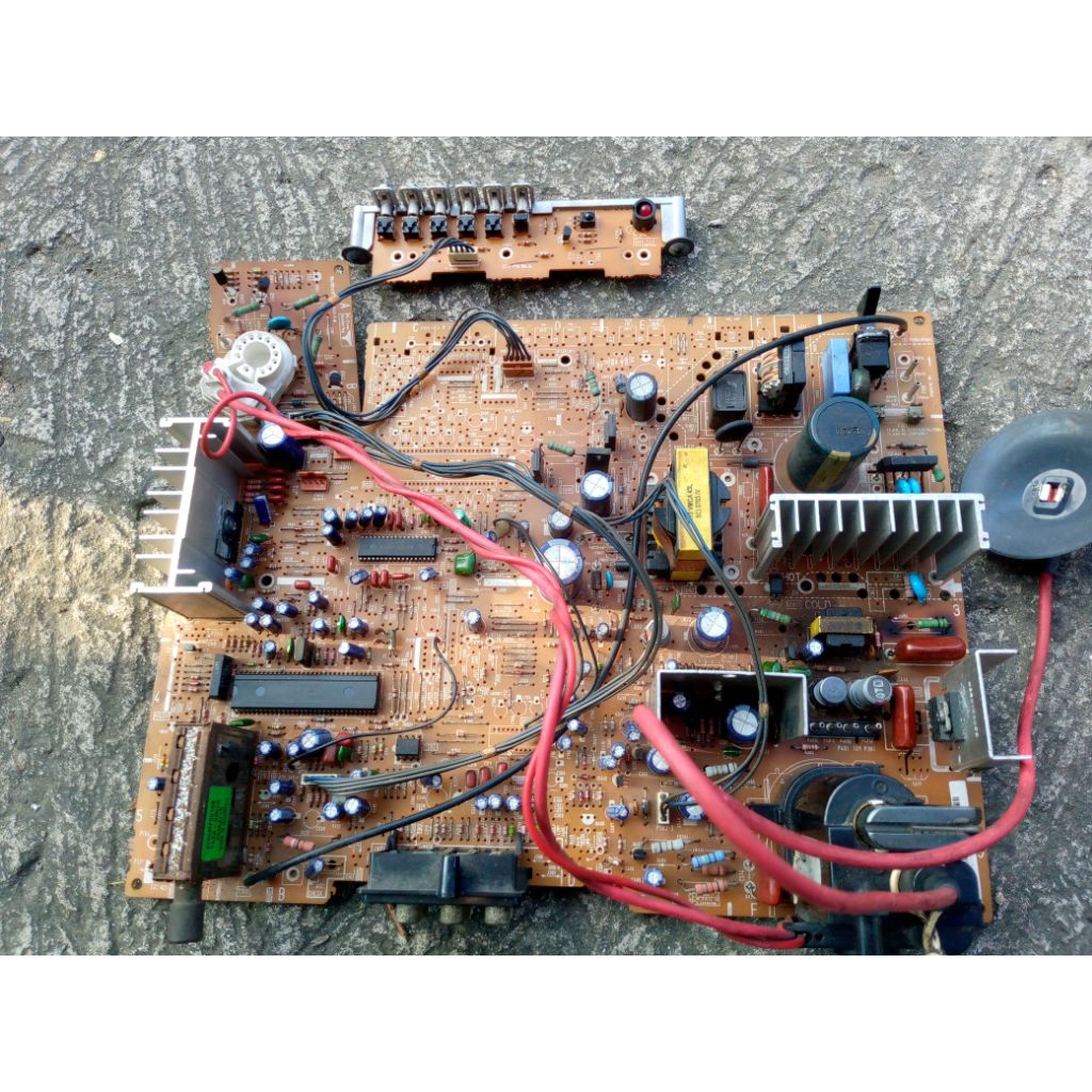 Mesin TV tabung flat 21inc merk LG, normal.