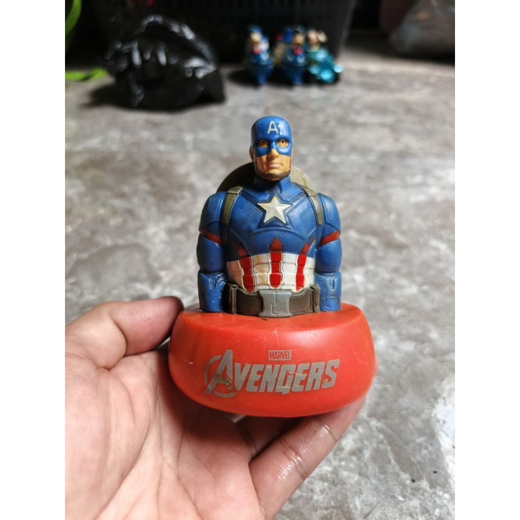 topper figure captain america