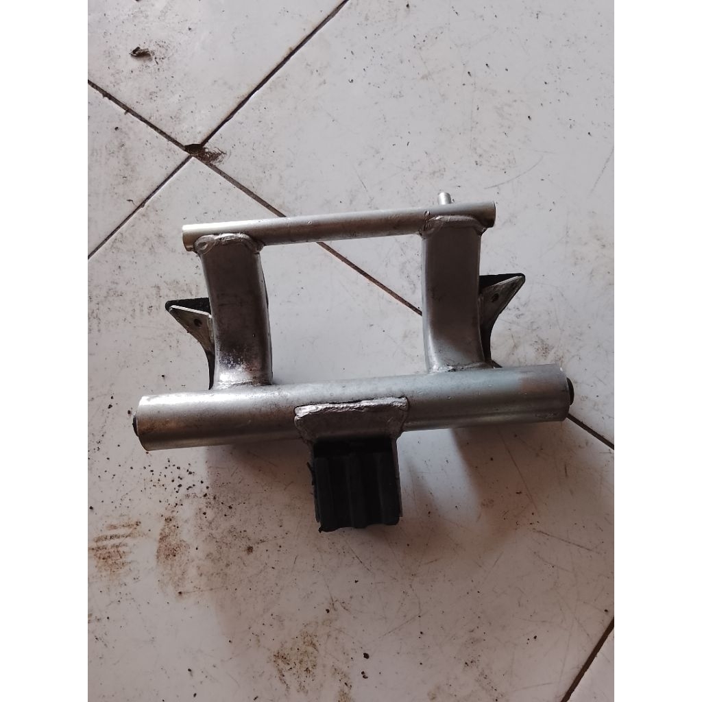 mounting lengan ayun Vario 125,/150