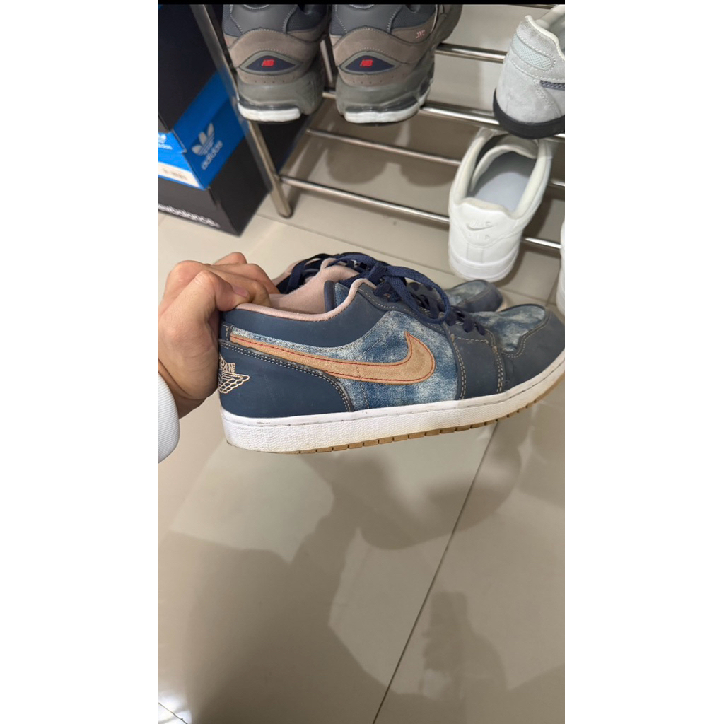 sepatu aj low denim
