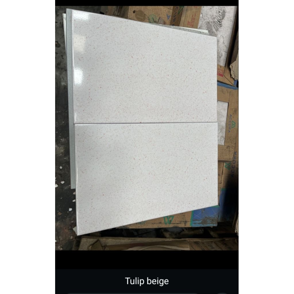 keramik accura tulip beige 25x40 grade A