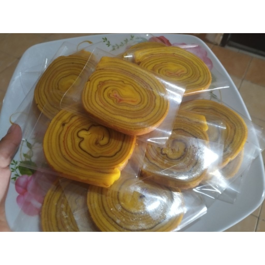 Lapis legit gulung basah original