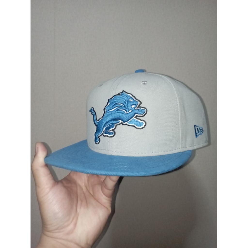 Topi New Era fitted size 7 3/4 (61.5 cm) logo bordir 'Detroit Lions'