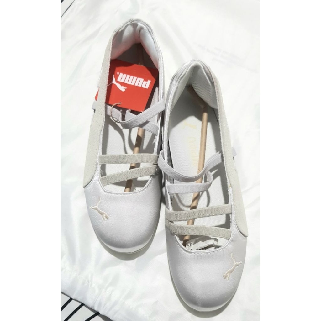 Puma Women Ballet Flat White Slip On Sepatu Wanita Elegant
