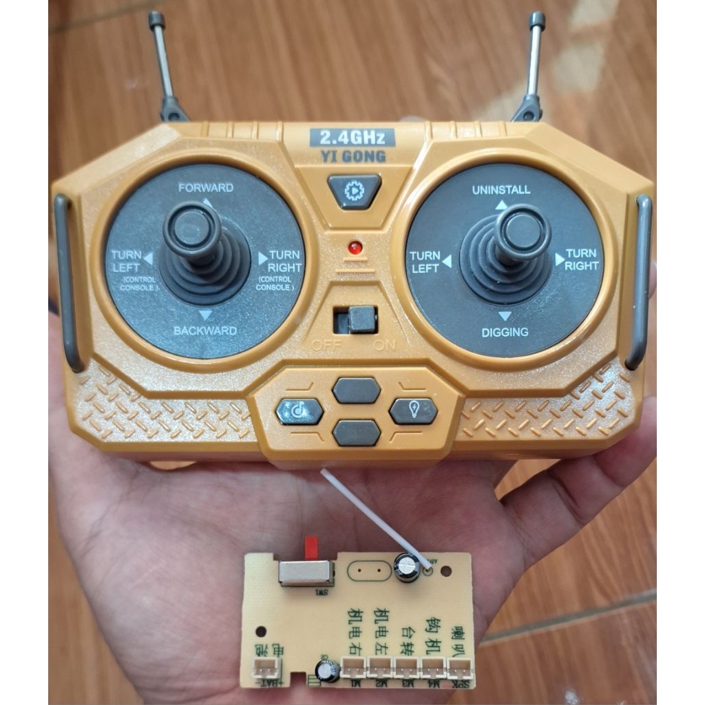 REMOTE CONTROL SET + RECEIVER 11CH RC EXCAVATOR 2,4GHZ YIGONG YG258-C / 978