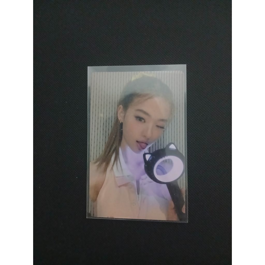 [OFFICIAL] ELLA LIGHTSTICK PHOTOCARD