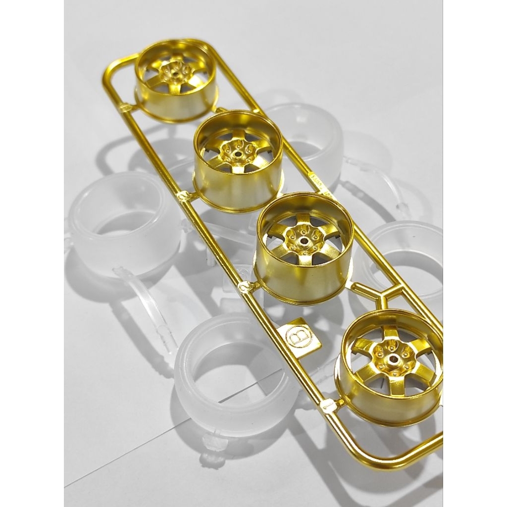 Tamiya Velg Large 6 Spoke Matte Gold & Clear Slick Tires Loose Ori