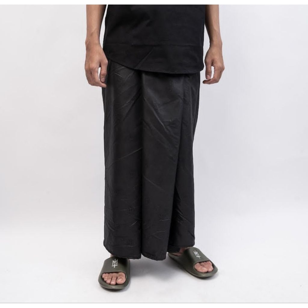 Sarung THRONG Maternal Disaster