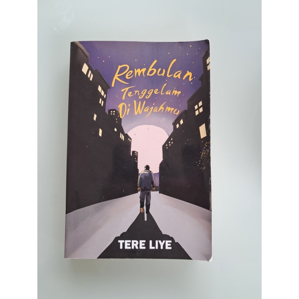 Rembulan Tenggelam di Wajahmu