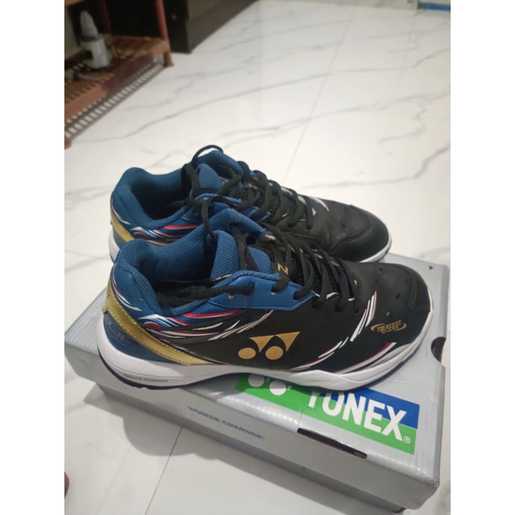 sepatu badminton Yonex SHB 65 Z3 cex Kurenai