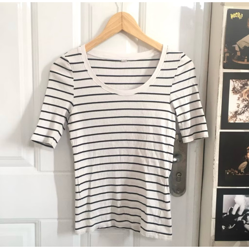 Preloved Uniqlo Knit Stripe