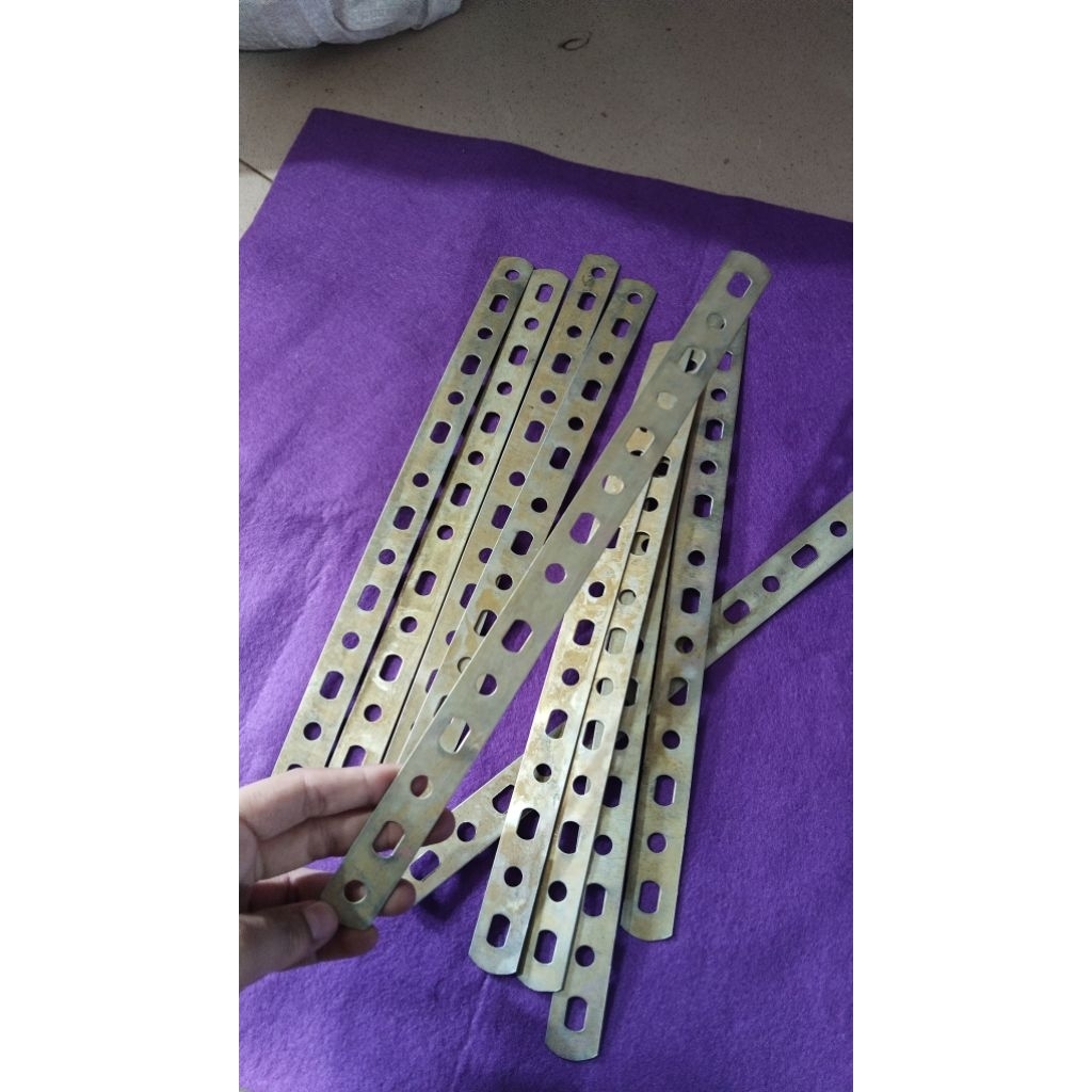 PLAT SERBA GUNA Plat Bolong Bolong Besi