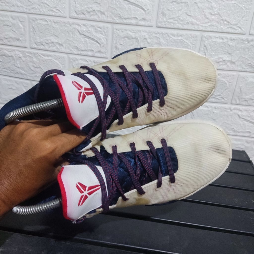 NIKE SIZE 40 (SECOND)