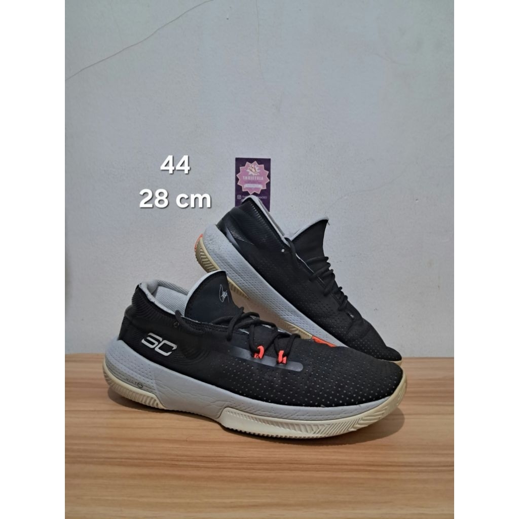 sepatu basket second size 44