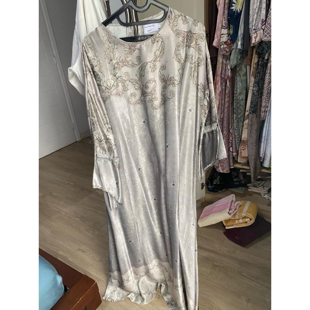 preloved ria miranda dress size L