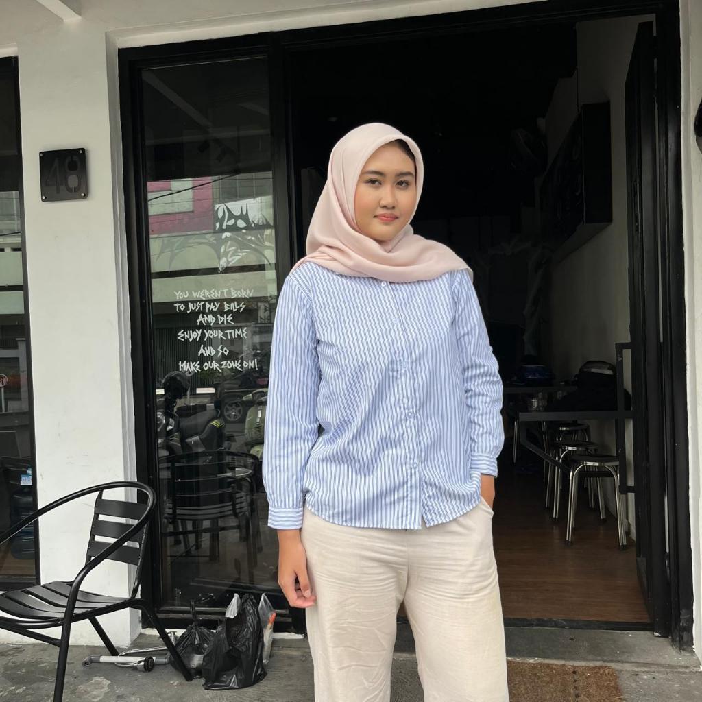 KEMEJA SALUR BIRU TUA KEMEJA KATUN KEMEJA WANITA KEMEJA GARIS GARIS FASHIONABLE ADEM NYAMAN