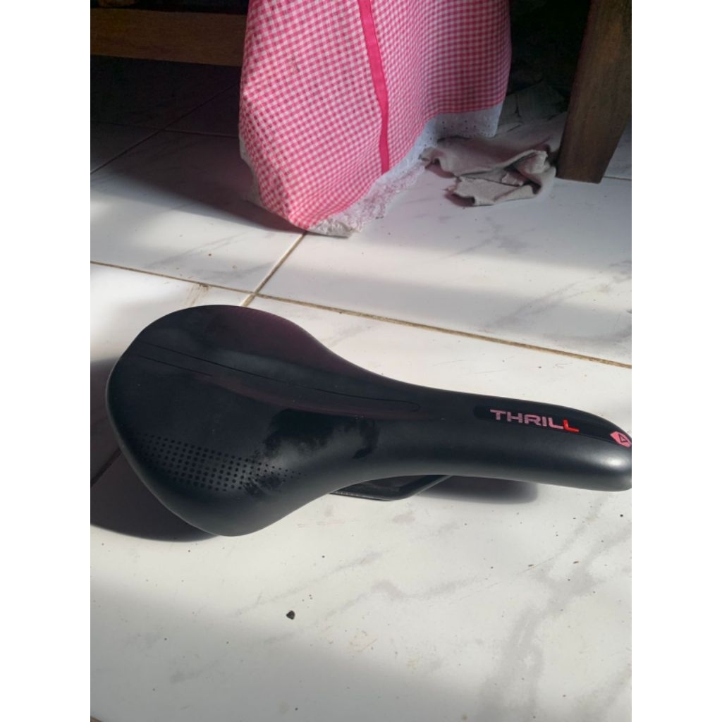 sadel sepeda thrill roadbike bekas mulus