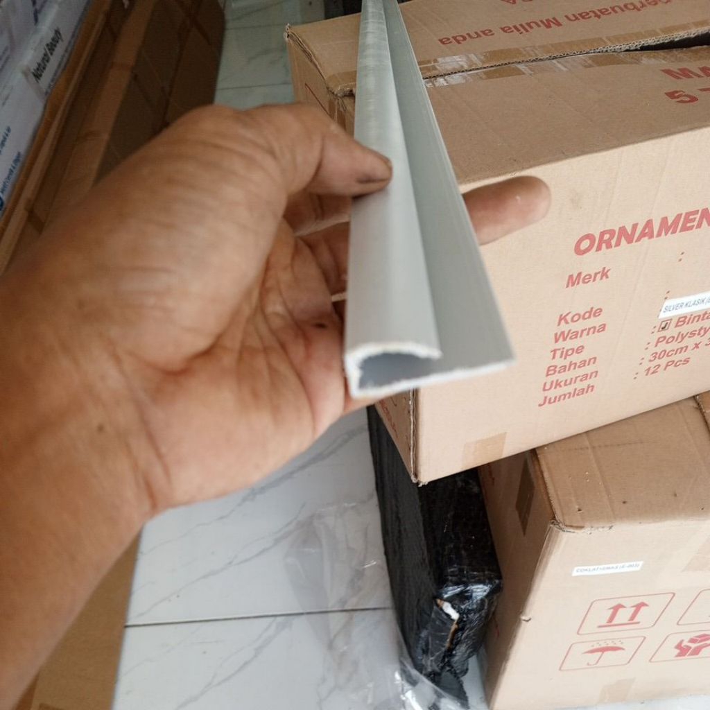 Lis tutup penjepit pvc U Per Meter