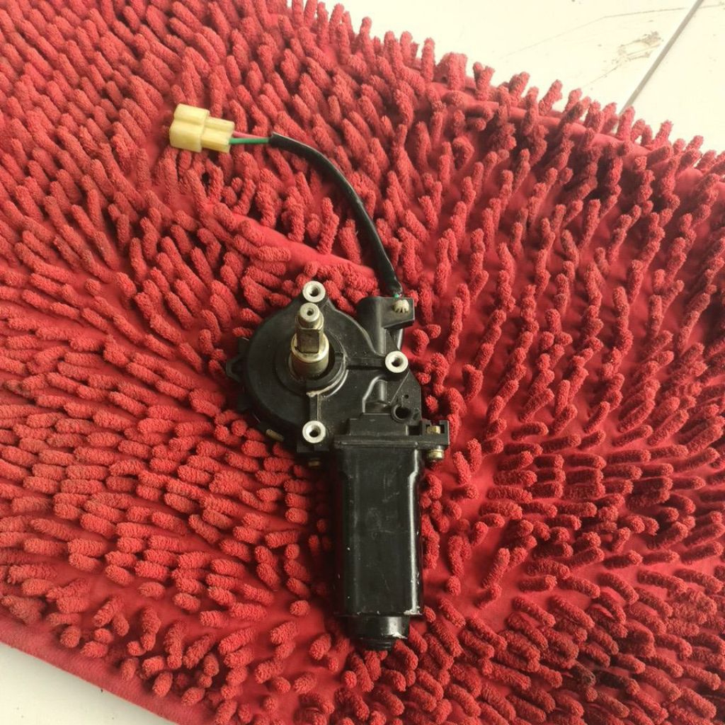 Motor dinamo power window mazda 626 323 ford laser depan kanan original