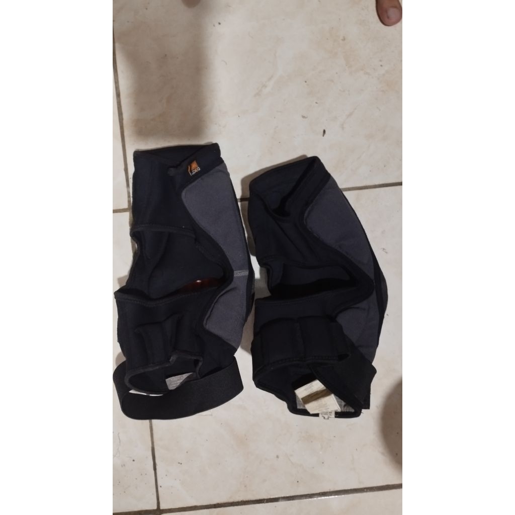 knee protector sixsixone 661 evo