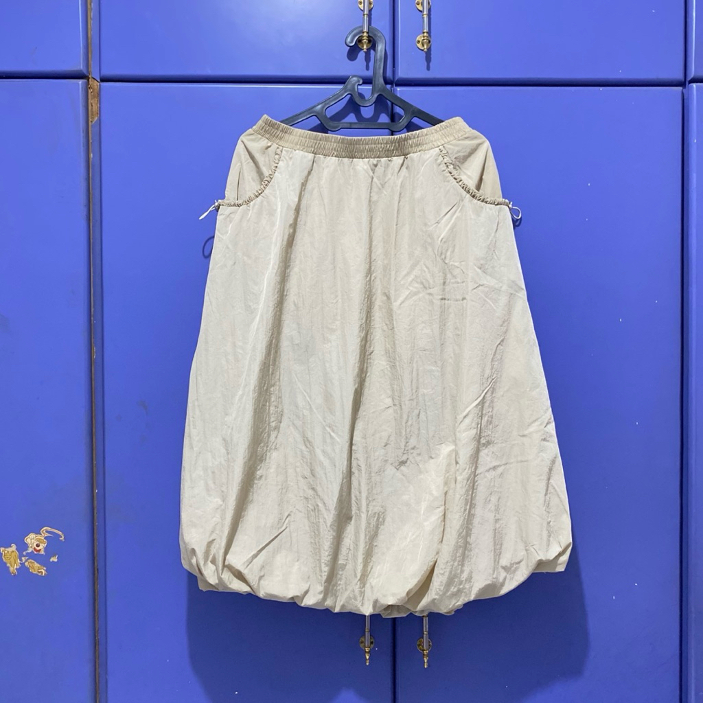 rok/skirt et cetera warna khaki