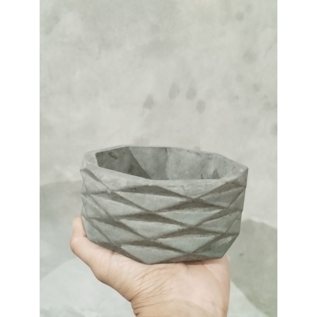 Gerabah wadah pakan kelinci bahan semen