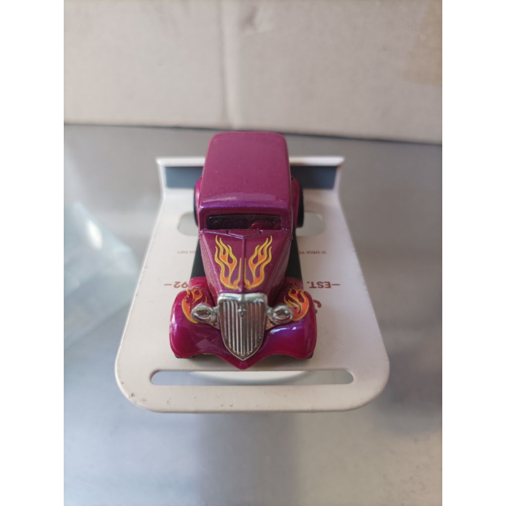 Ford '34 Ford Sedan Hotwheels Larry Garage Super Treasure Hunt , Sign Base