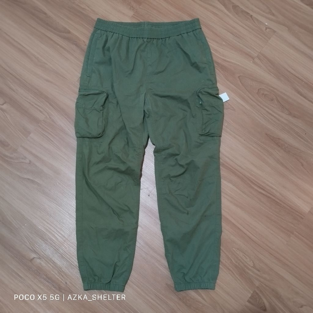 CELANA JOGER CARGO DEUTER