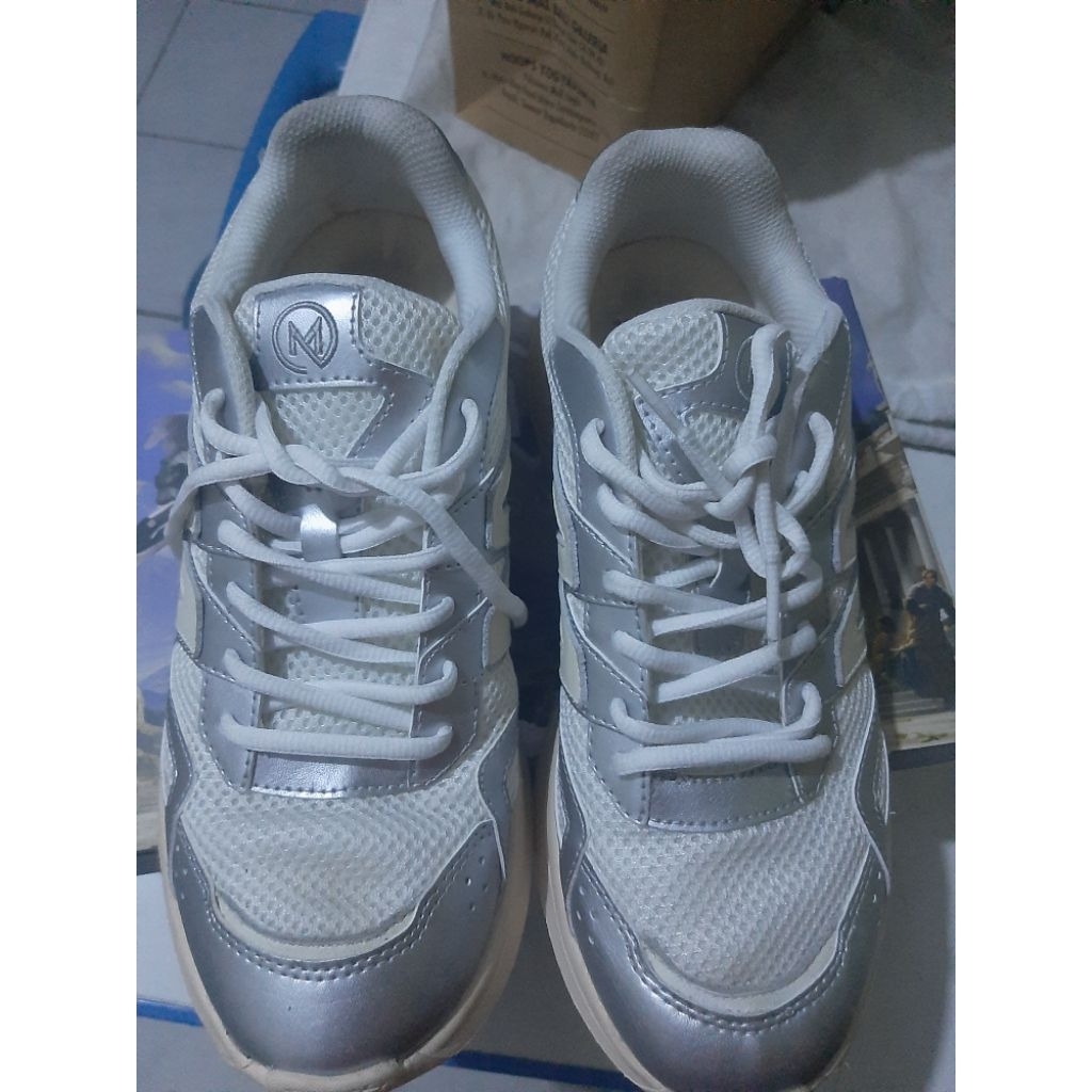 sepatu marque size 44