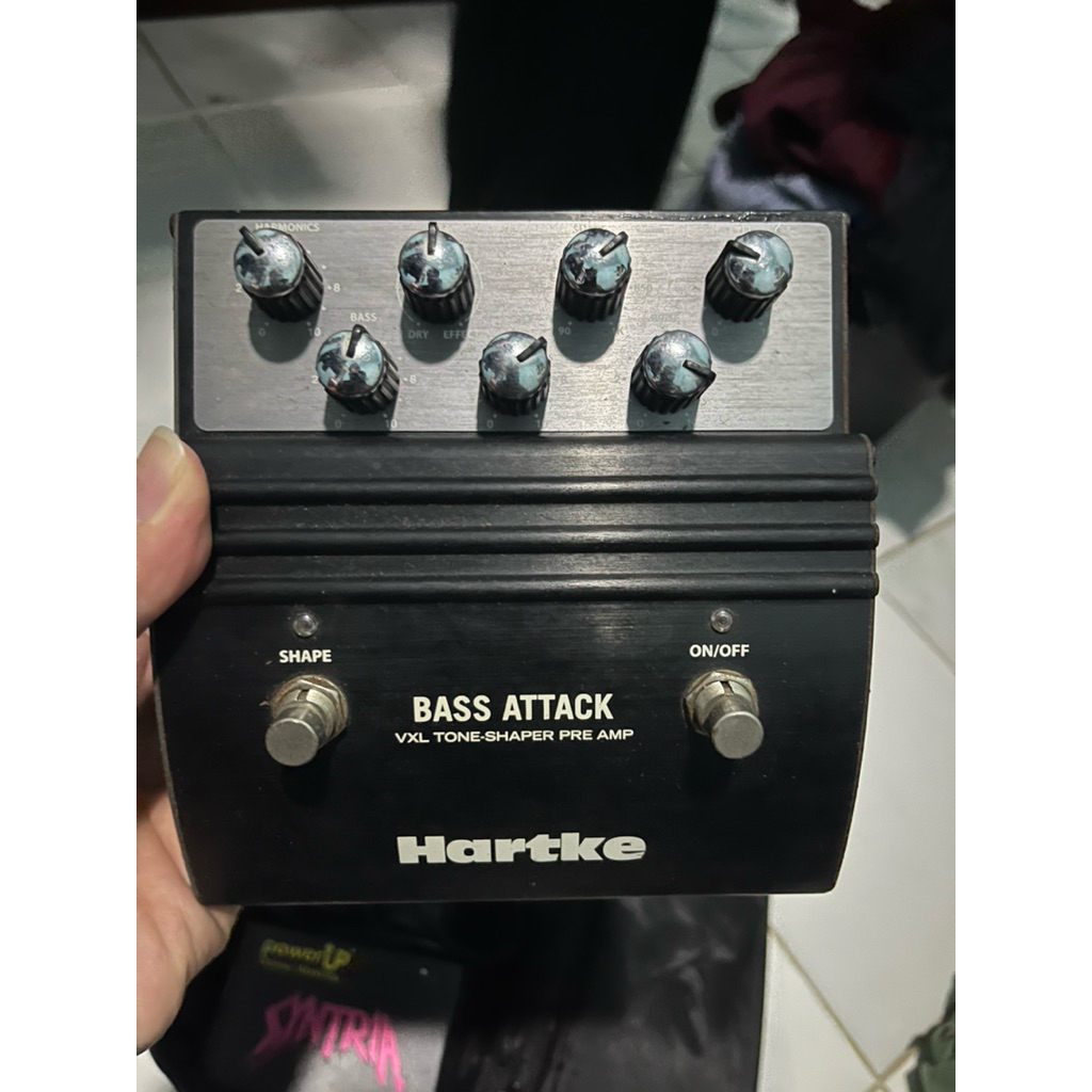 efek bass hartke power supply board dan soft case locc