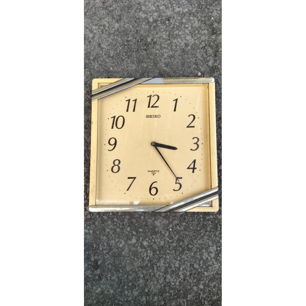 jam dinding jam bekas