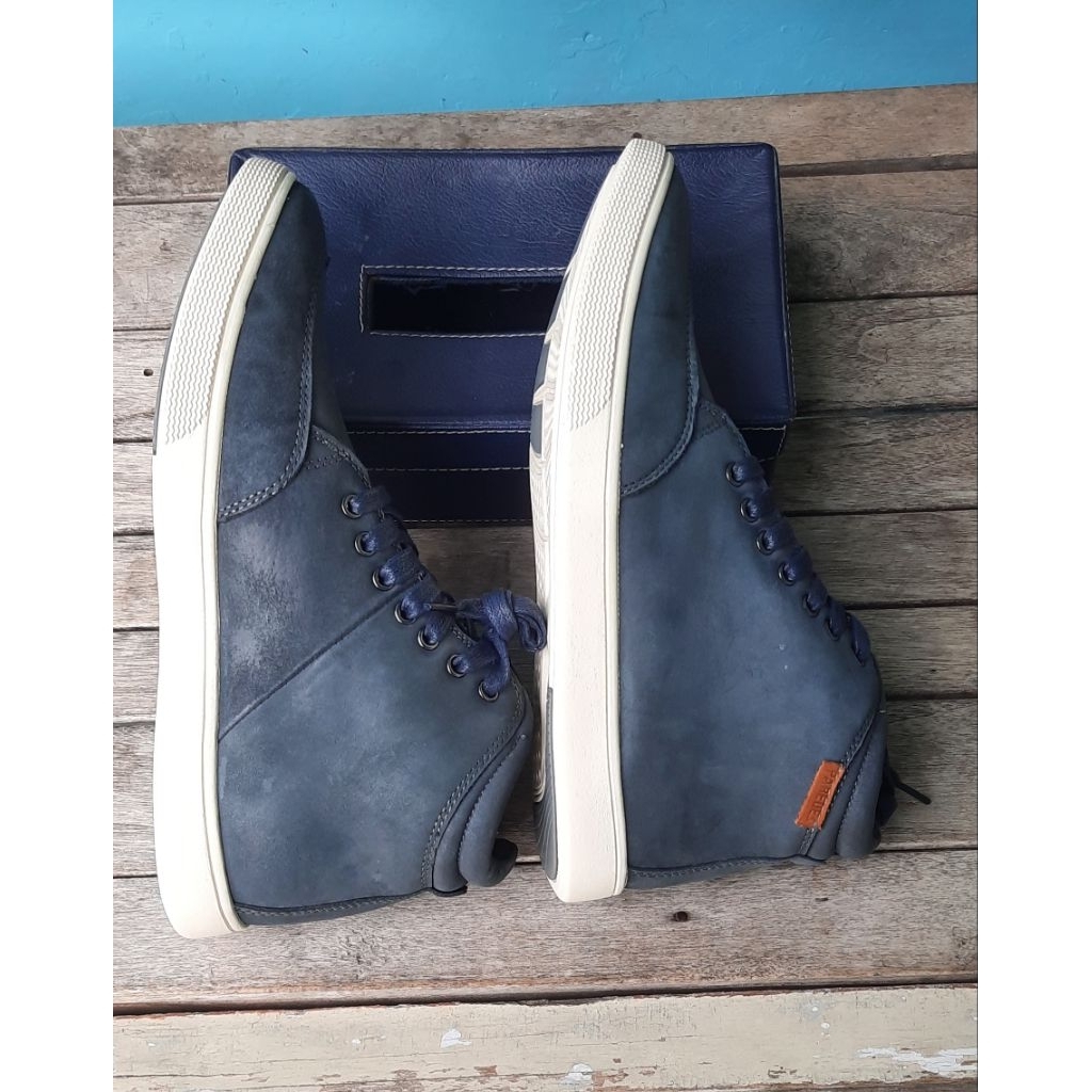 paredes low and high kulit