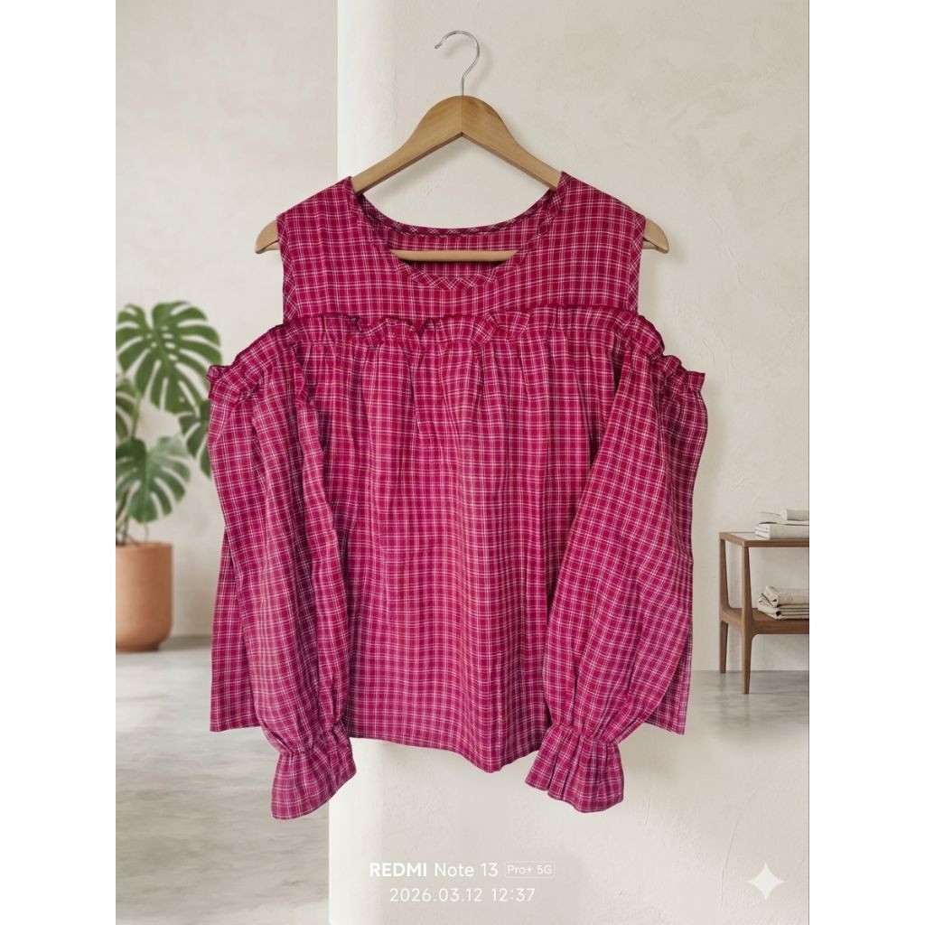 Atasan wanita merah kotak kotak