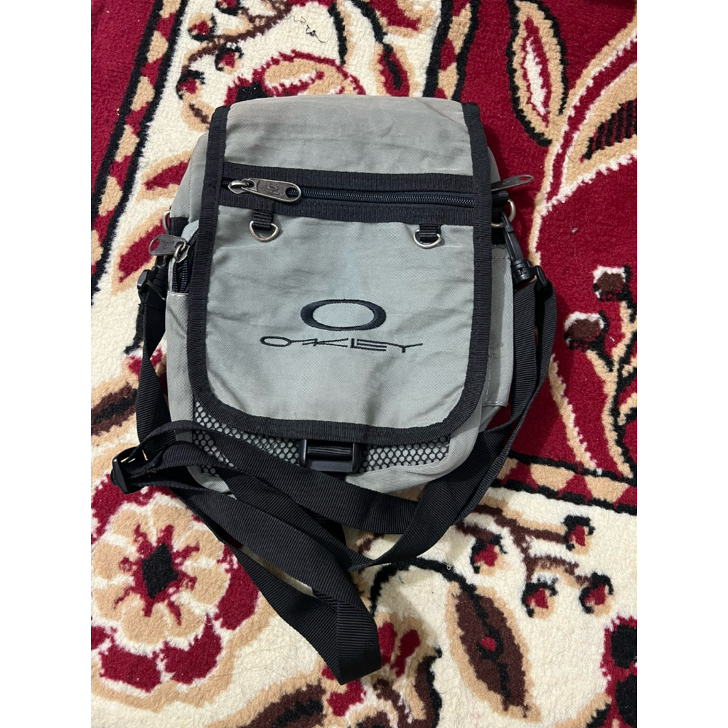 TAS SLING BAG OAKLEY