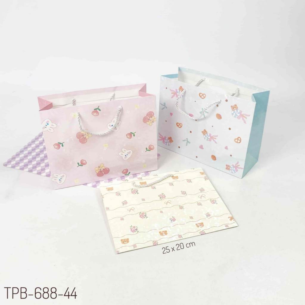TPB 688-44 - ISI 12 PAPERBAG LANDSCAPE SMALL UK 25,4X20X9,5 CM MTF CUTE ANIMAL KOMB MIX W HOLO