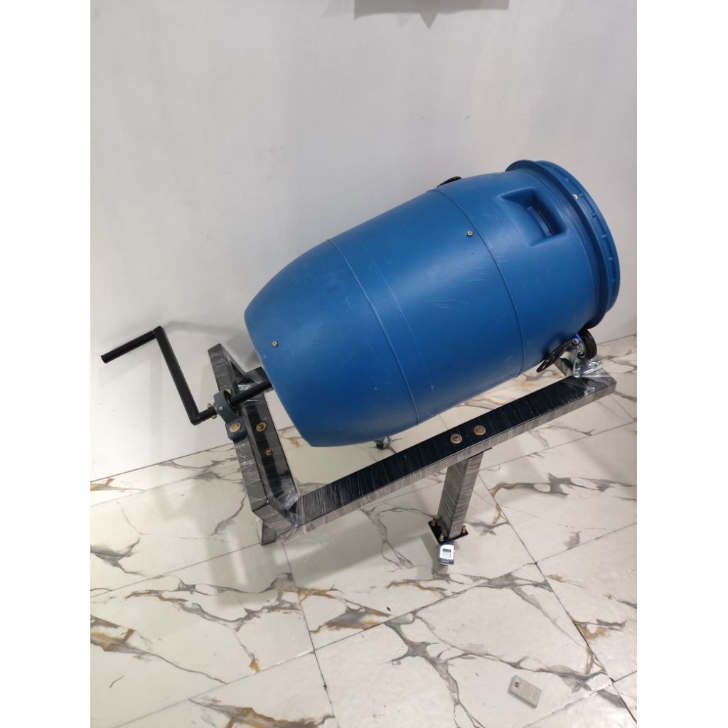 Molen mini pengaduk semen engkol tangan