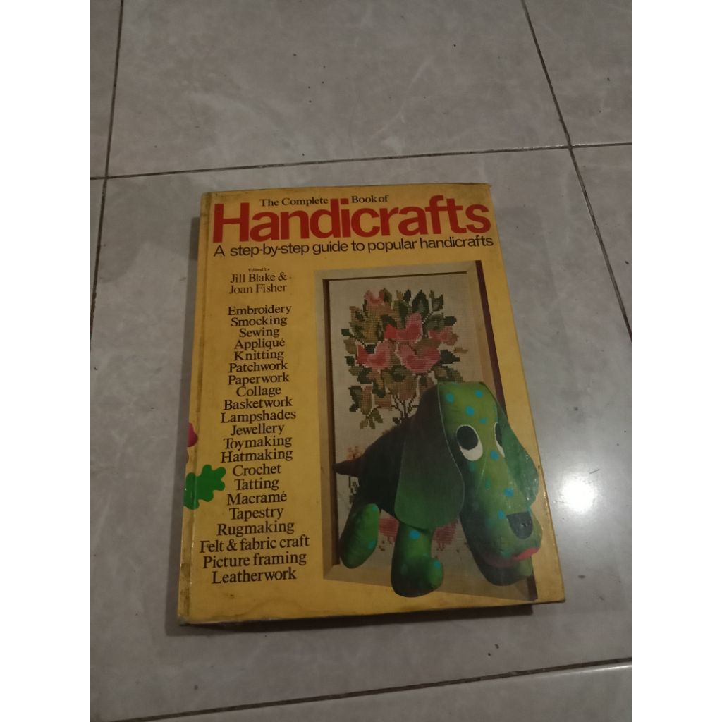 THE COMPLETE BOOK OF HANDCRAFTS