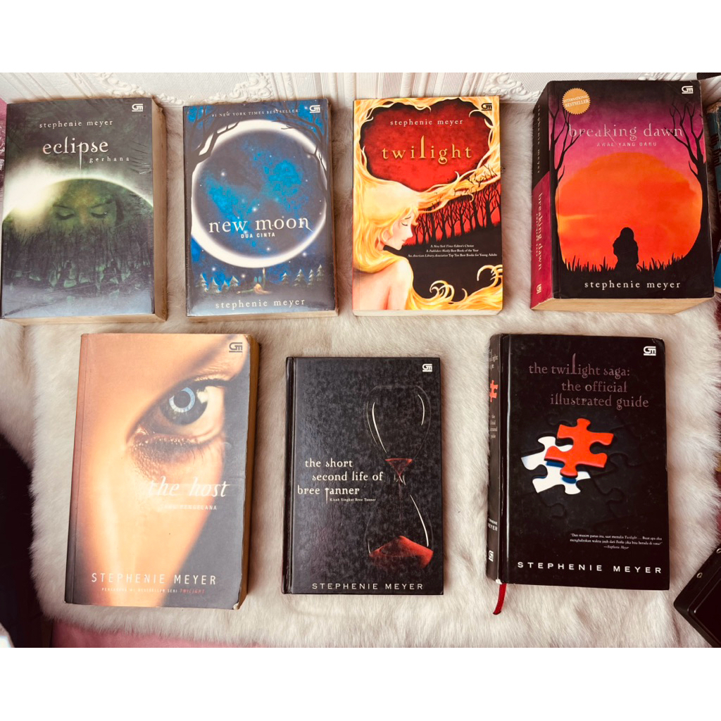Satu Set Novel Stephenie Mayer (Twilight , New Moon ,Eclipse • , Breaking Dawn, The Twilight Saga , 