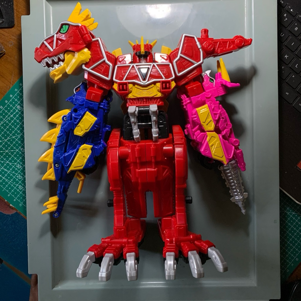 Megazord dino charge versi US super sentai zyuden kyoryuger