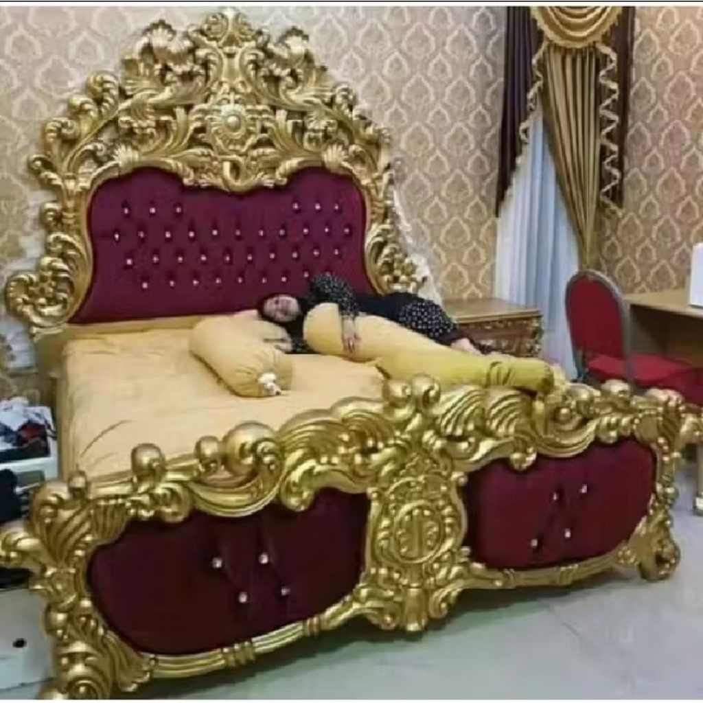 Dipan  tempat tidur sultan ukir Barong jepara