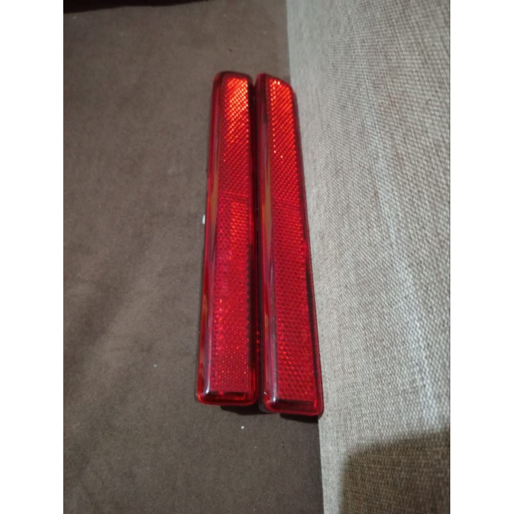 lampu mata kucing bemper belakang rush Terios th 2007-2015 kanan kiri orginal