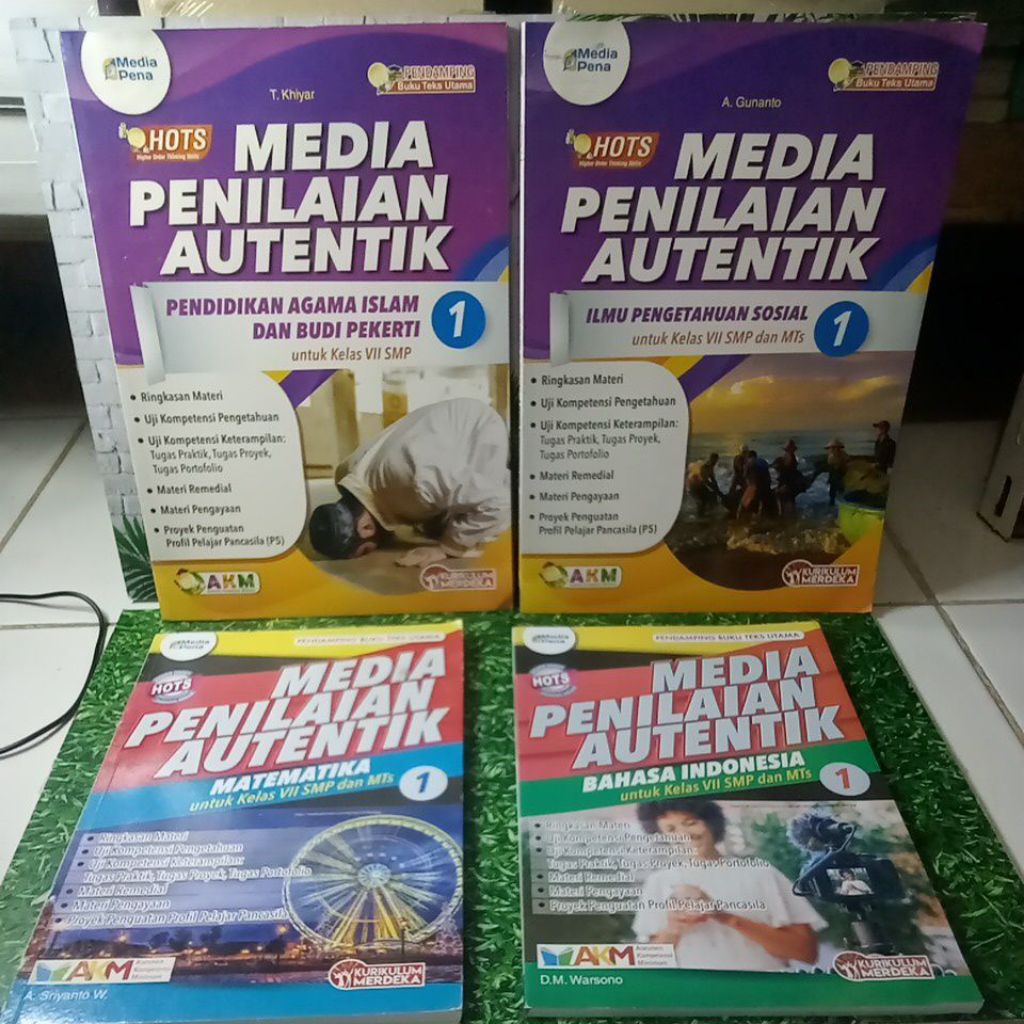 BUKU MEDIA PENILAIAN AUTENTIK UNTUK KELAS VII SMP I KURIKULUM MERDEKA. PAI/ IPS / MATEMATIKA/ B.INDO