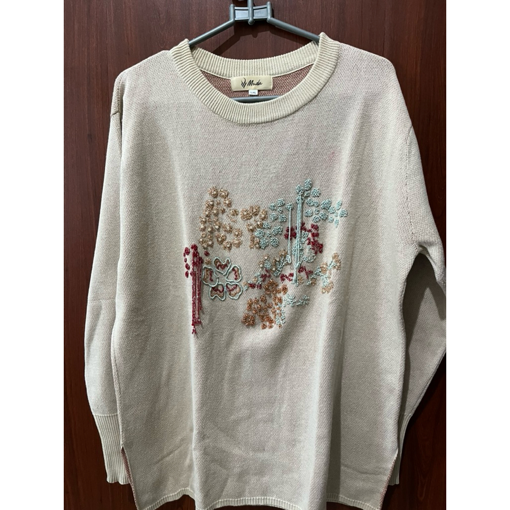 Muda x Mega Iskanti sweater