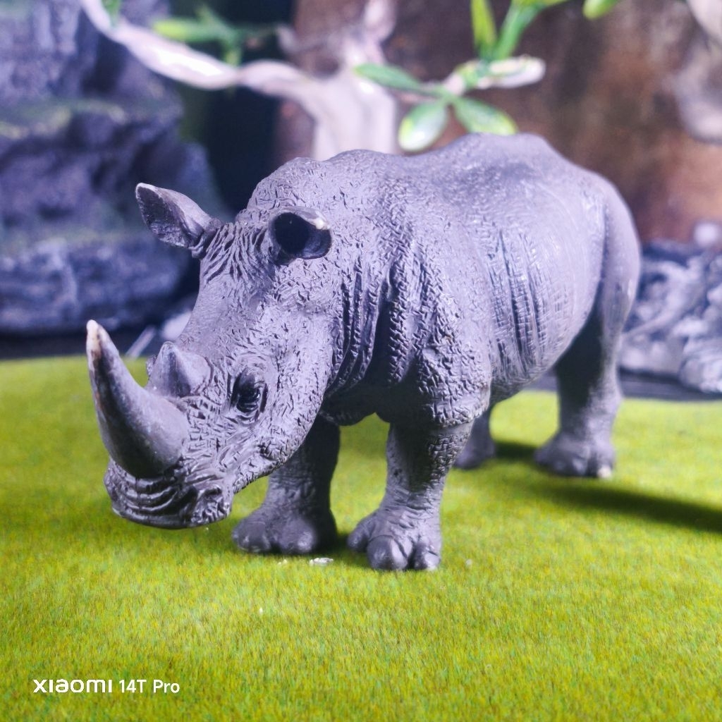 Mojo fun 2012 Rhinoceros badak figure