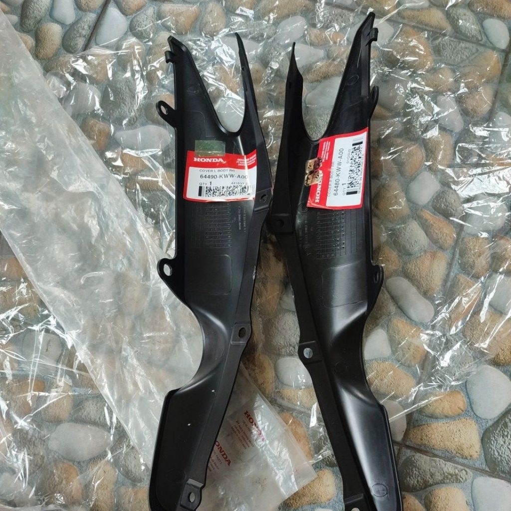 COVER R L BODY RR SAMBUNGAN BODY BELAKANG HONDA REVO DX REVO FIT REVO R REVO ABSOLUTE 64490/64480-KW