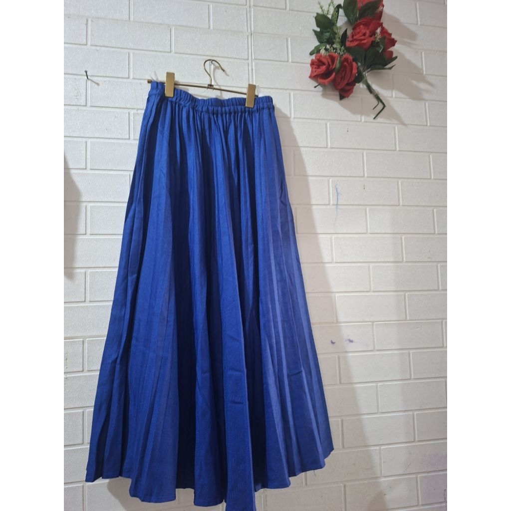Rok plisket biru megar by Niko And
