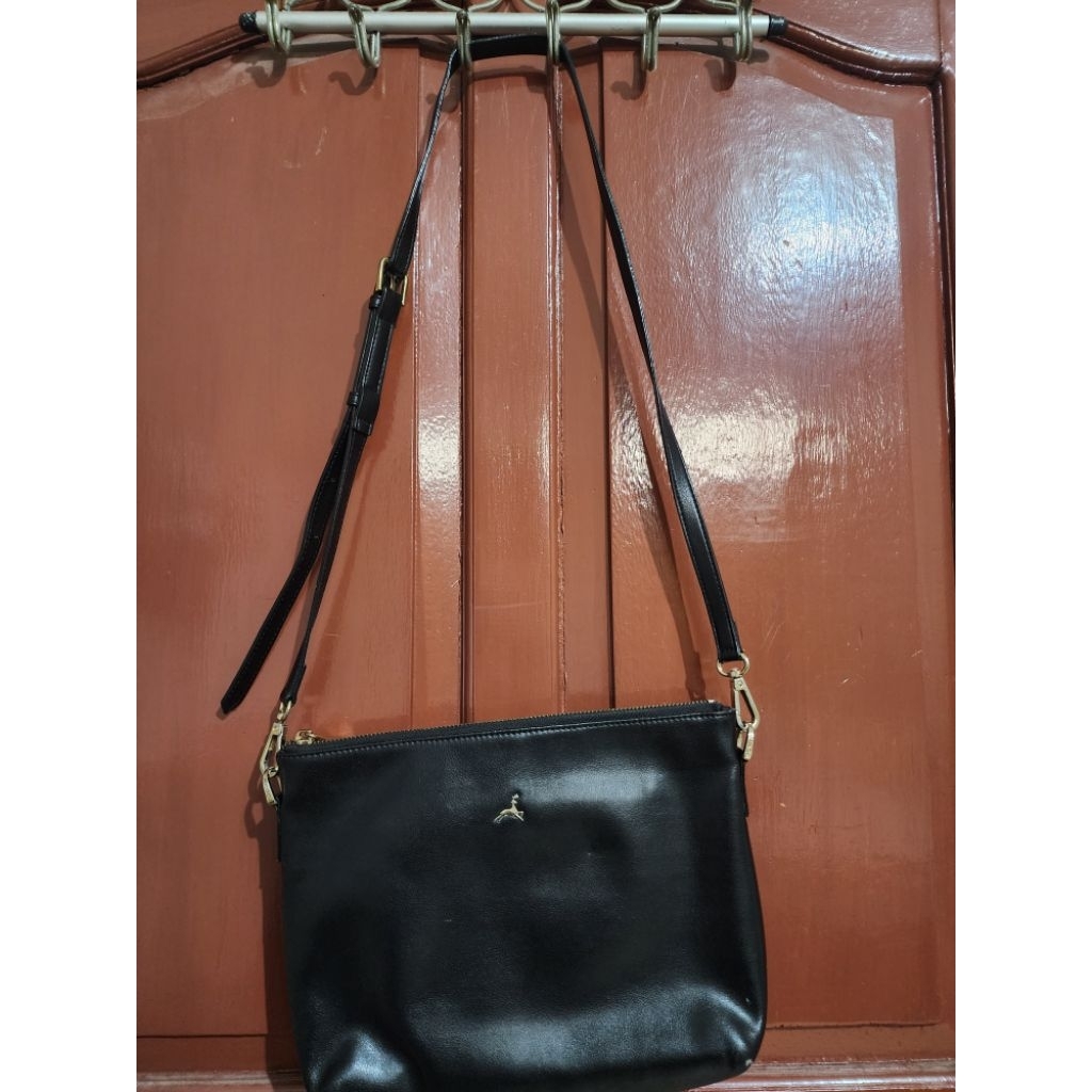 Tas Povilo Milan Sling Black Ultra Fine Fiber Tas Sling Wanita Sling Bag Wanita Hitam Povilo ORI- Pr