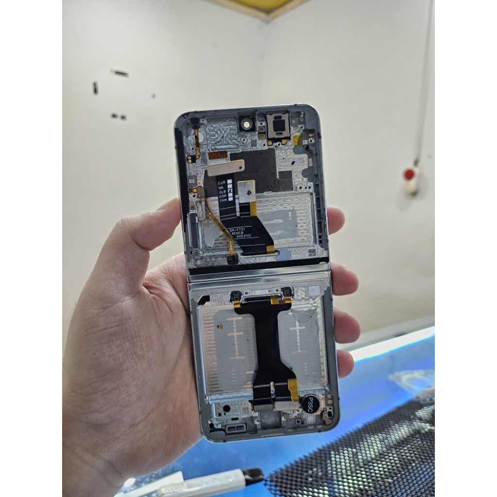 LCD Samsung Z Flip5 Second Copotan Minus