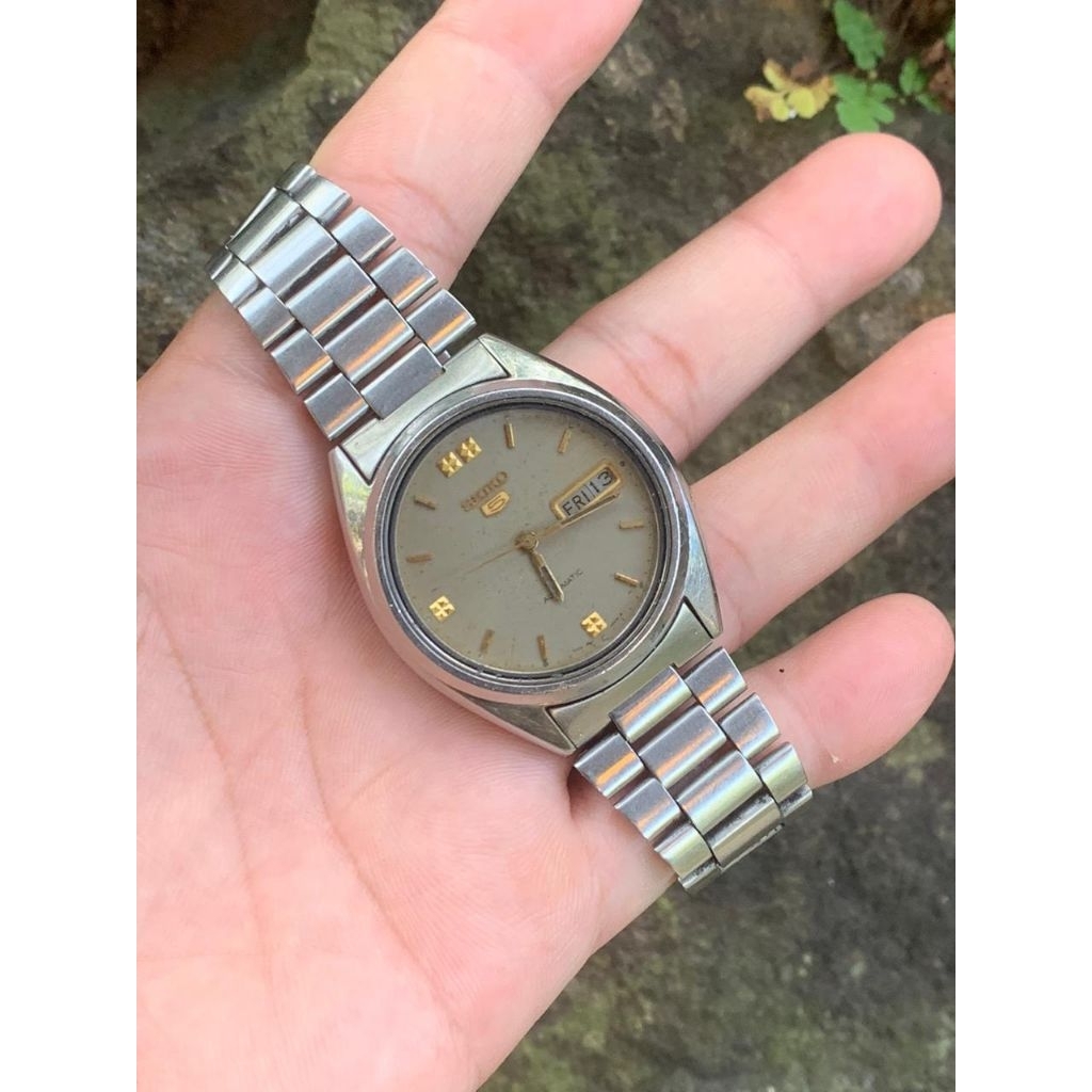 seiko 5 automatic date arabic